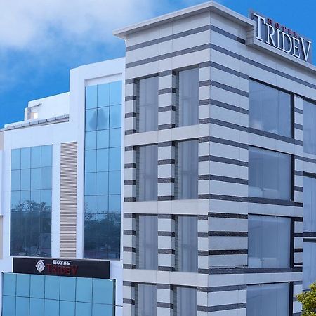 Hotel Tridev Varanasi Exterior photo