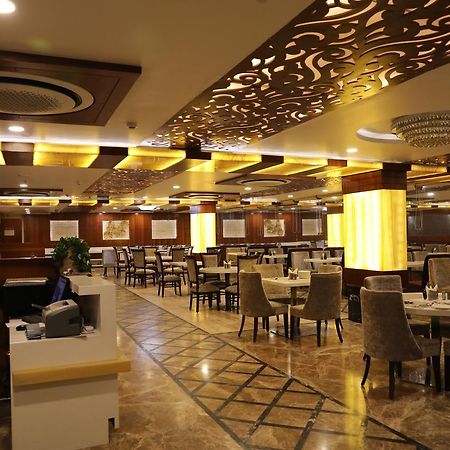 Hotel Tridev Varanasi Exterior photo