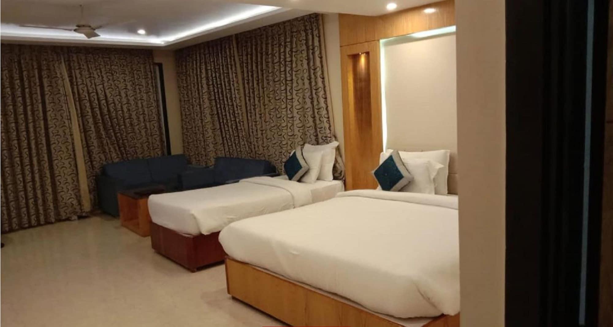 Hotel Tridev Varanasi Exterior photo