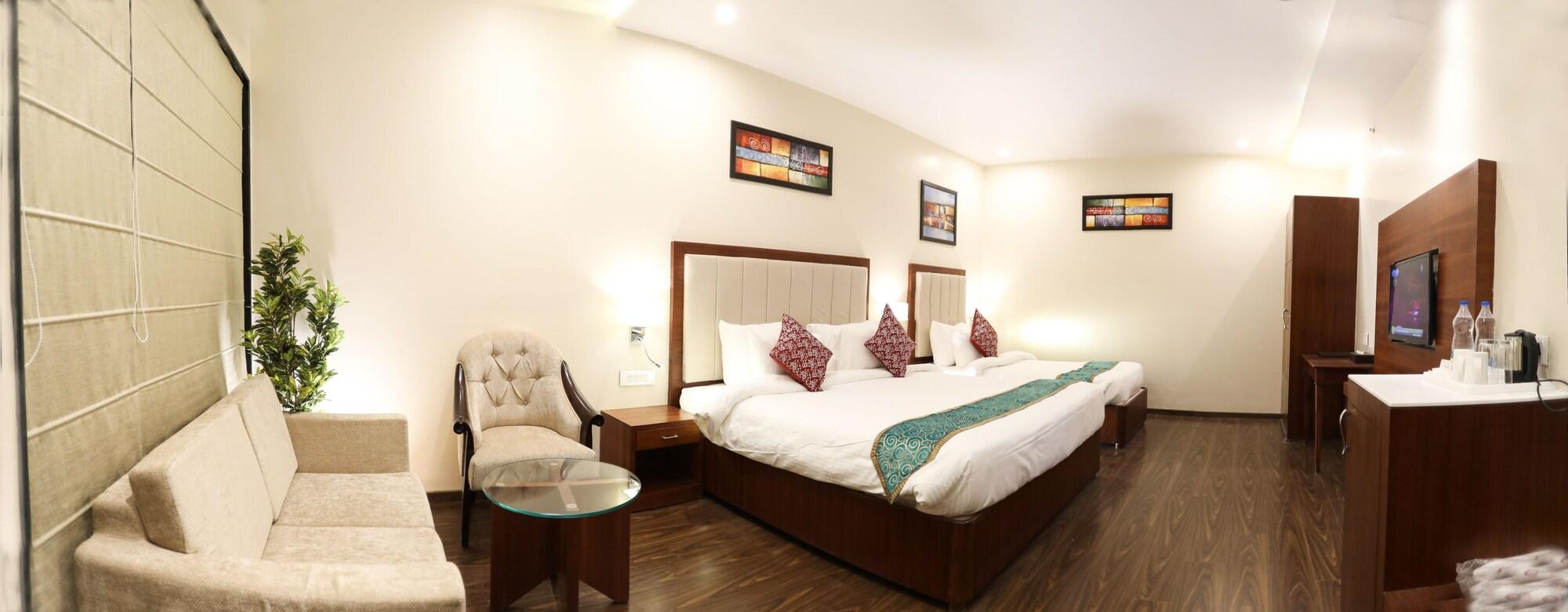 Hotel Tridev Varanasi Exterior photo