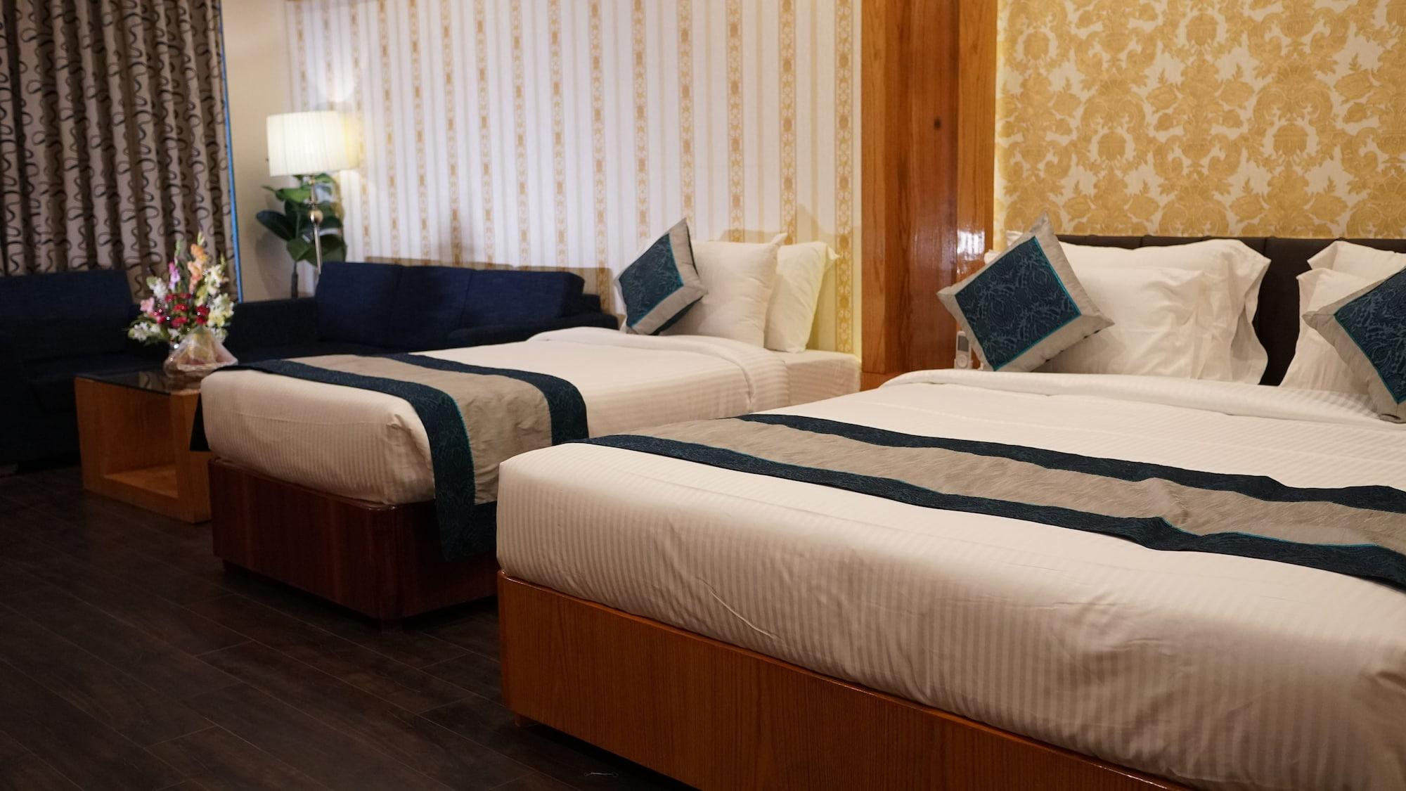 Hotel Tridev Varanasi Exterior photo