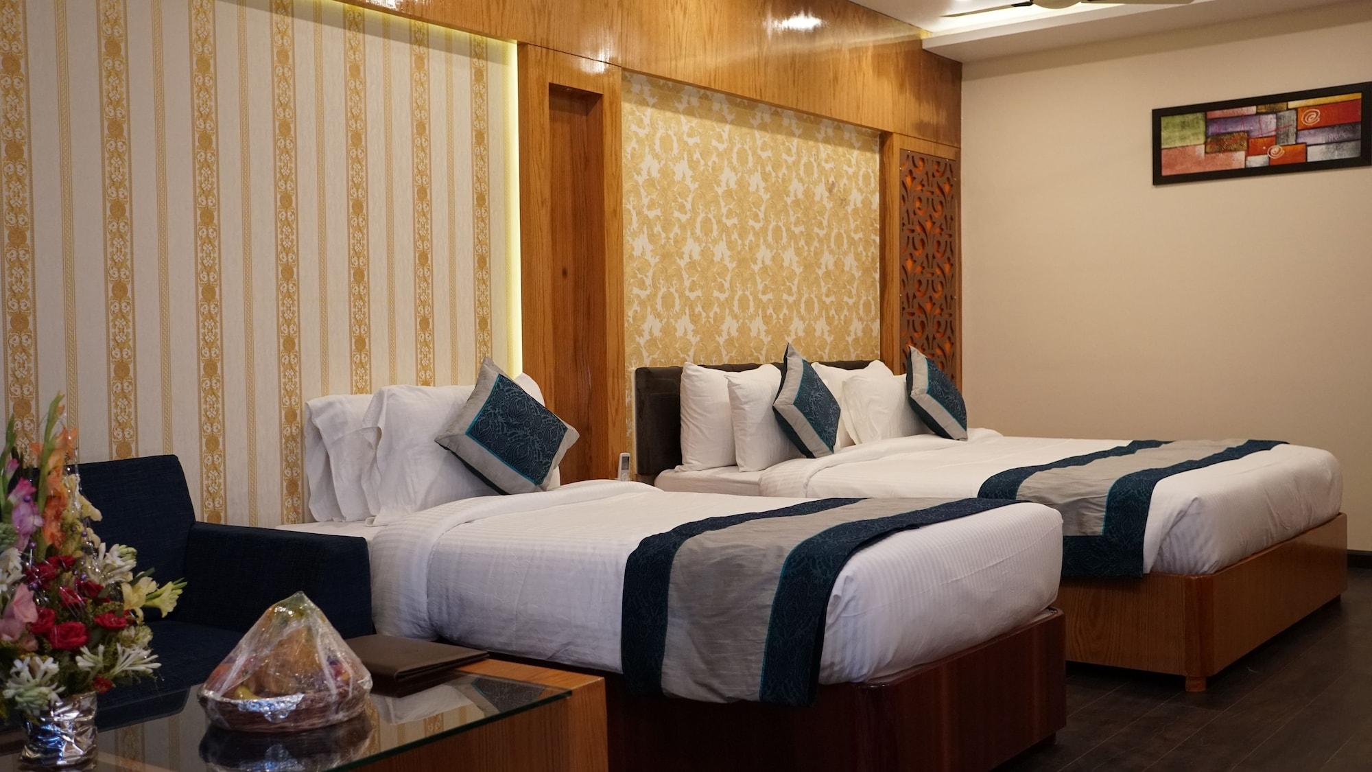 Hotel Tridev Varanasi Exterior photo