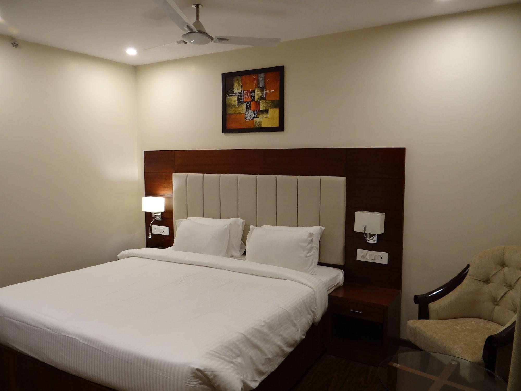 Hotel Tridev Varanasi Exterior photo