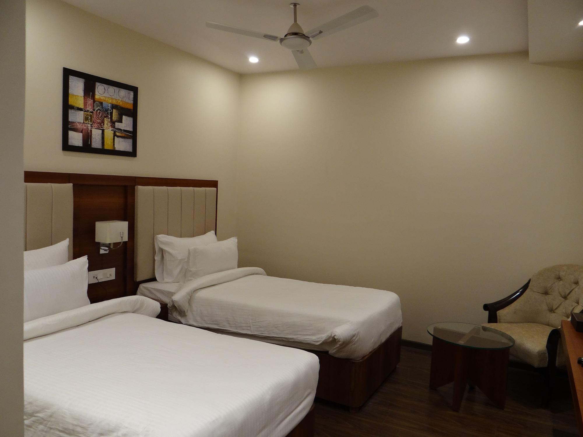 Hotel Tridev Varanasi Exterior photo