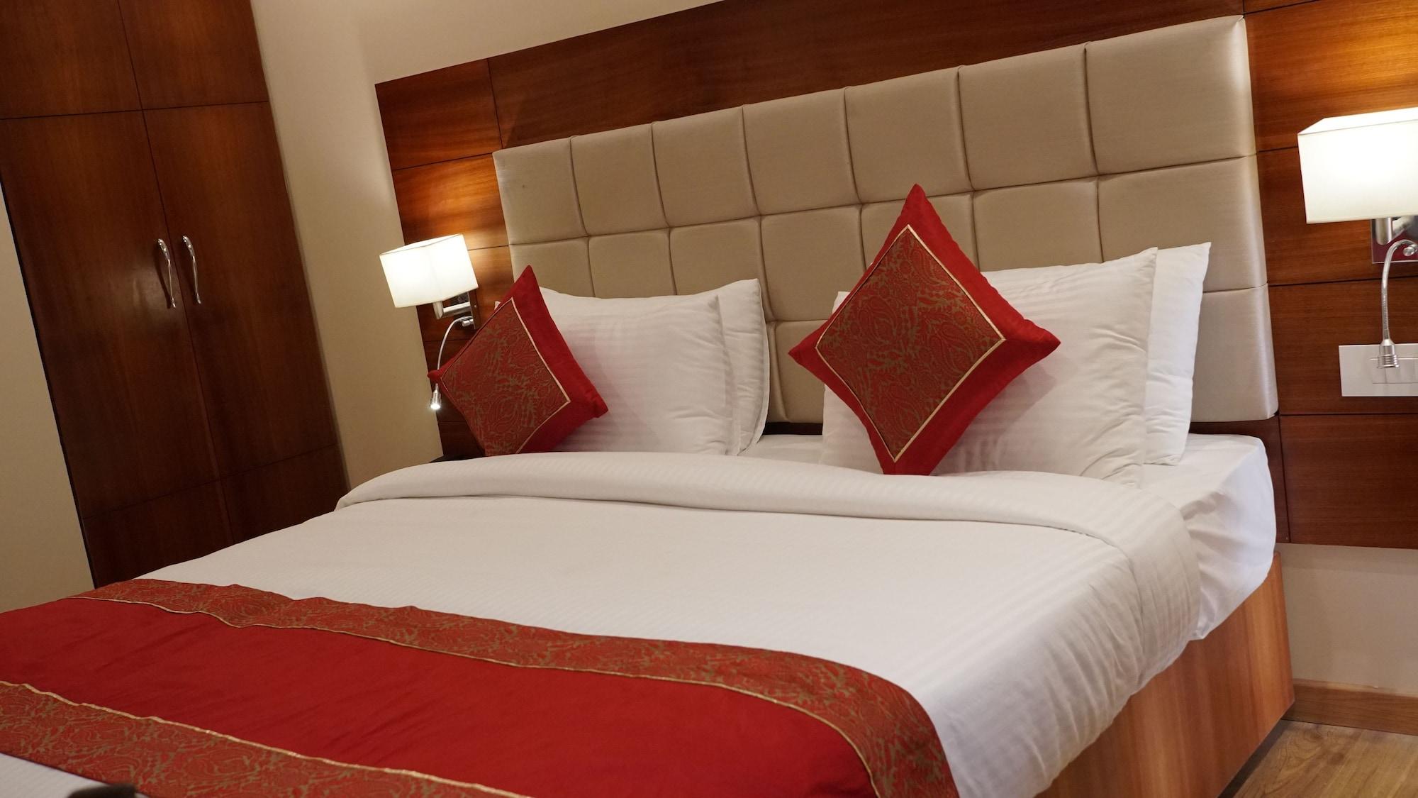 Hotel Tridev Varanasi Exterior photo