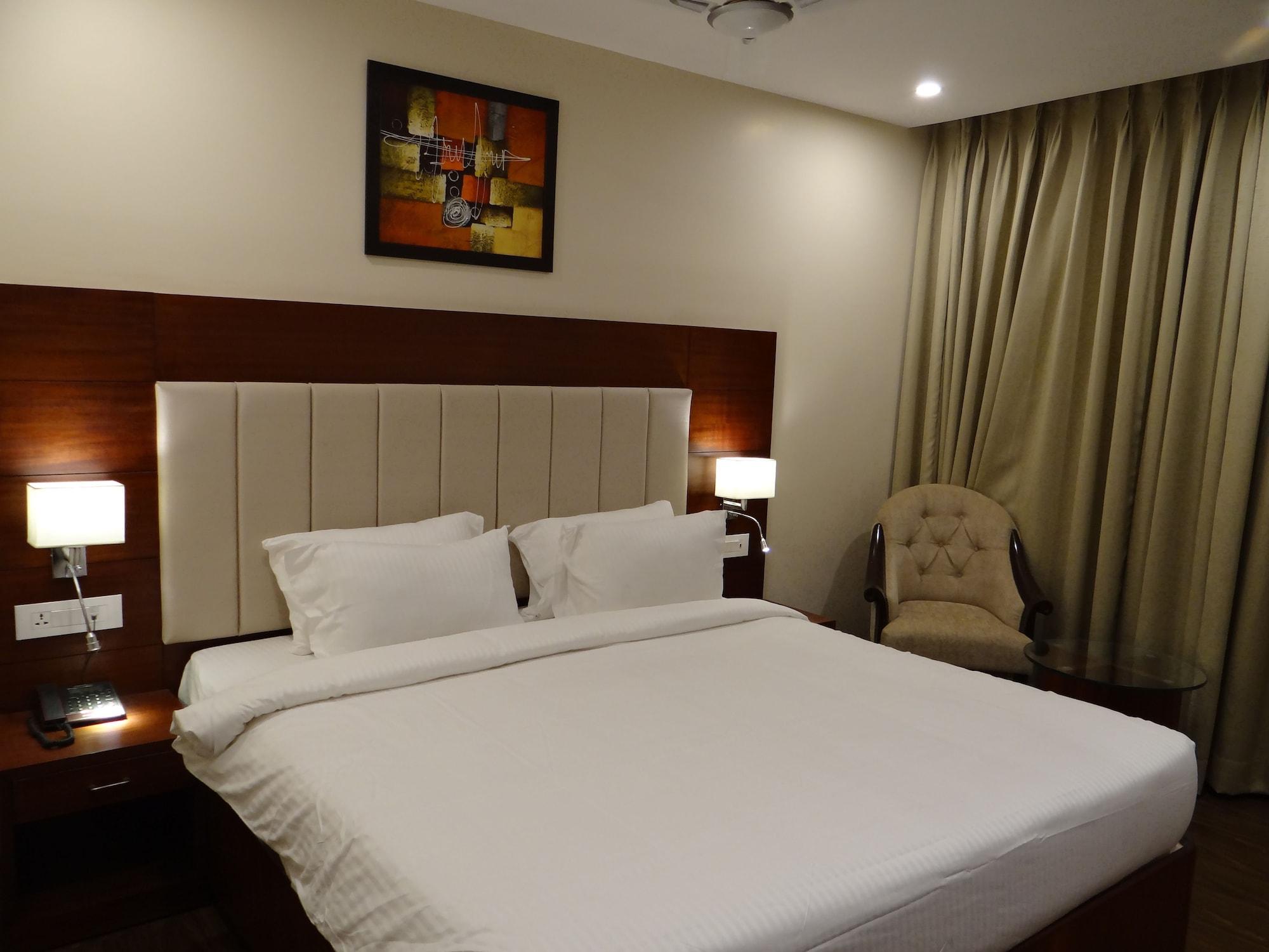 Hotel Tridev Varanasi Exterior photo