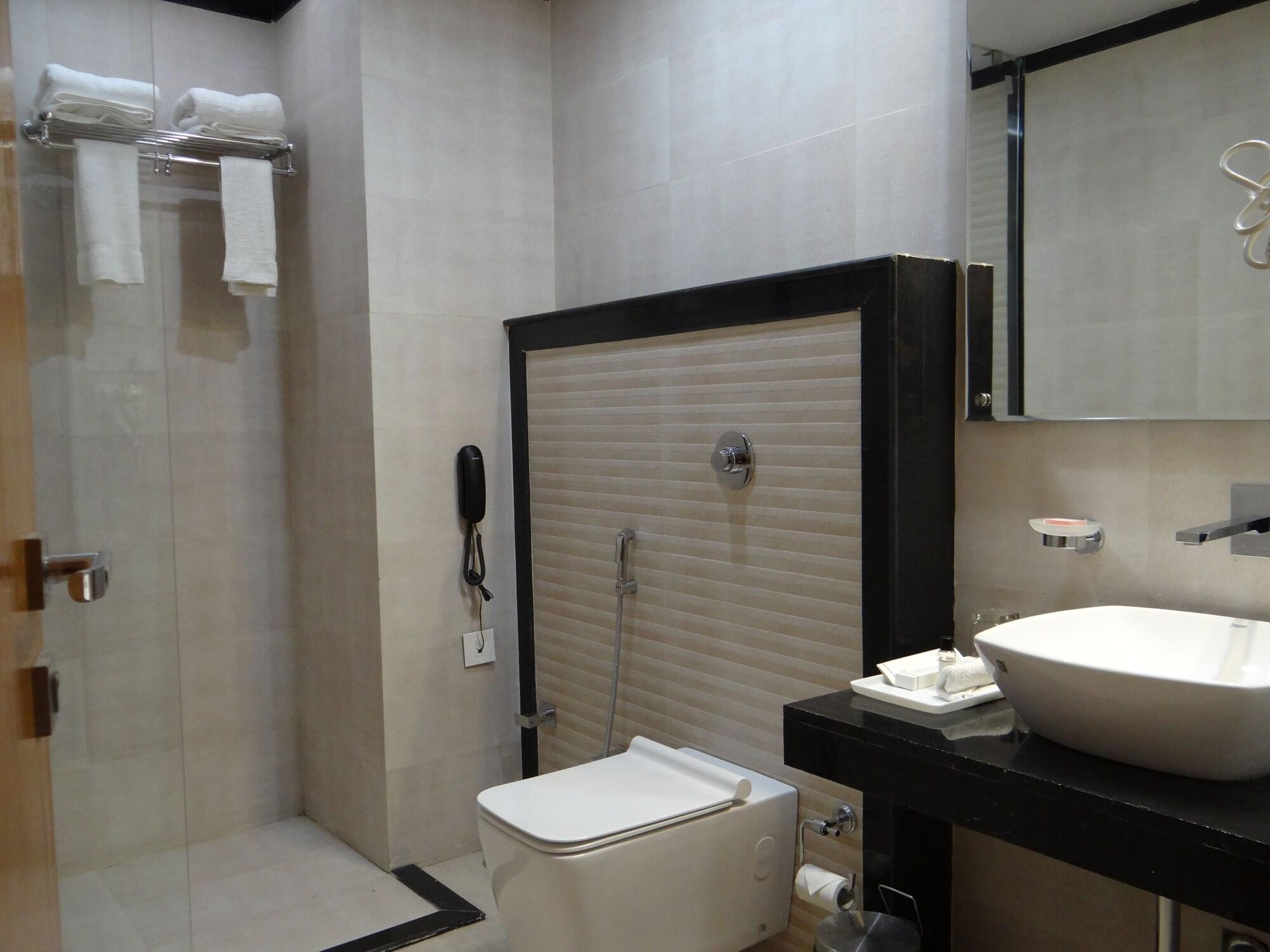 Hotel Tridev Varanasi Exterior photo