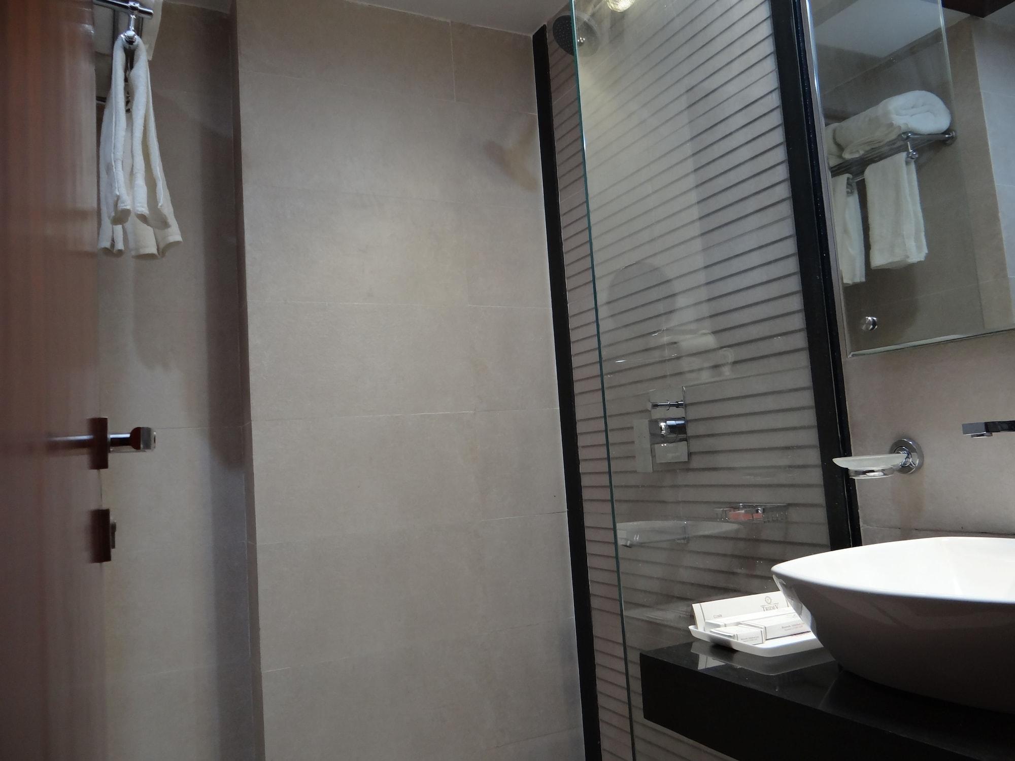 Hotel Tridev Varanasi Exterior photo