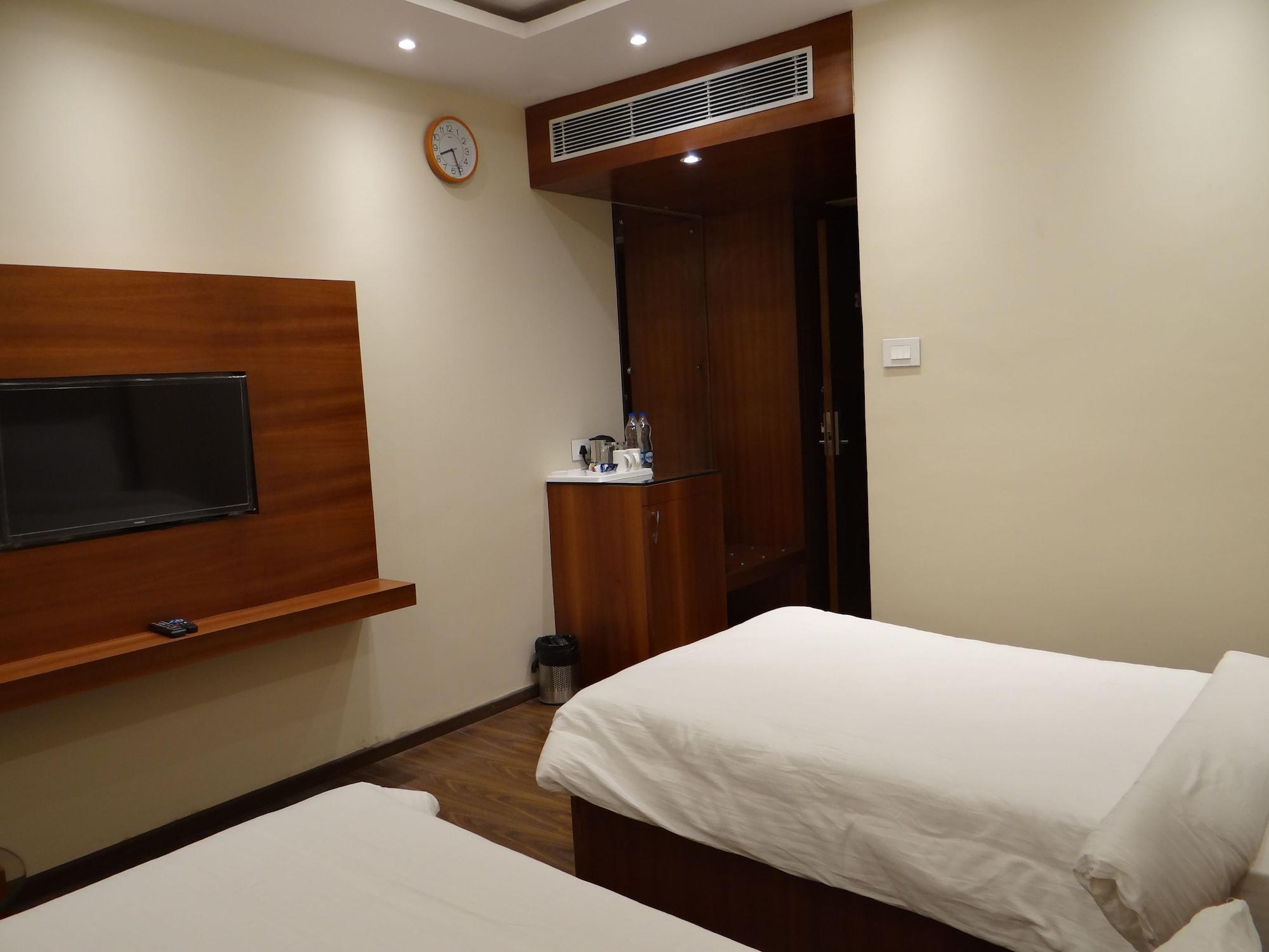 Hotel Tridev Varanasi Exterior photo