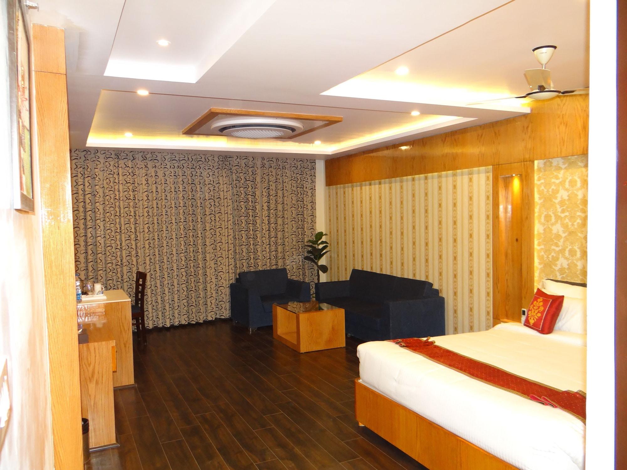 Hotel Tridev Varanasi Exterior photo