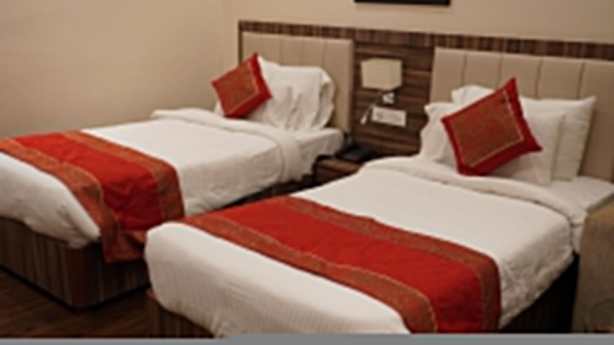 Hotel Tridev Varanasi Exterior photo