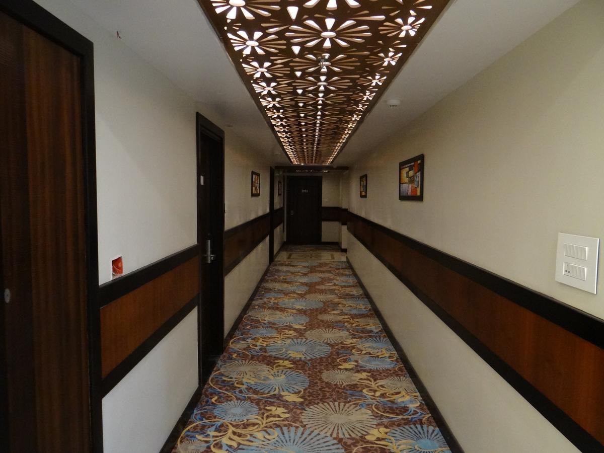 Hotel Tridev Varanasi Exterior photo