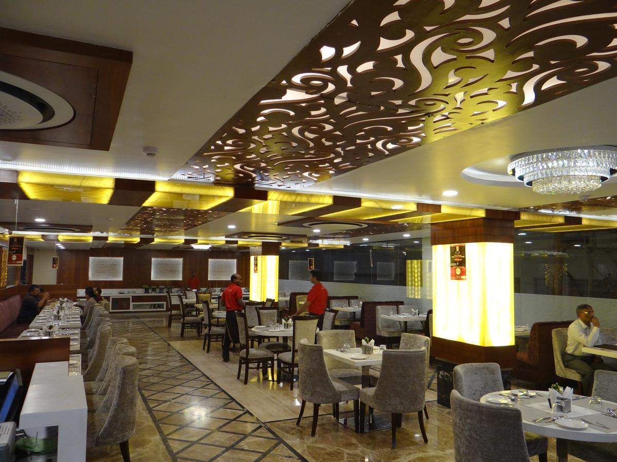 Hotel Tridev Varanasi Exterior photo