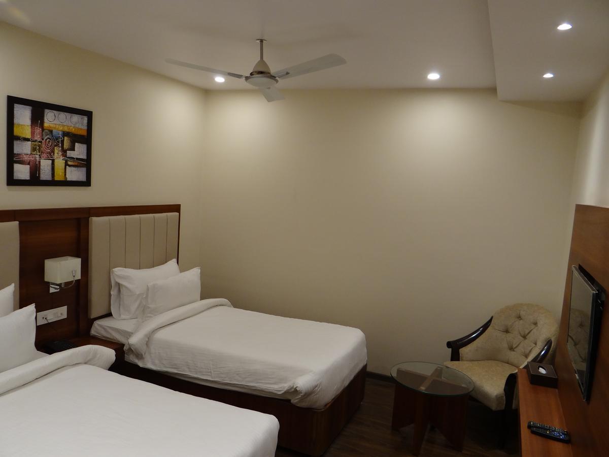 Hotel Tridev Varanasi Exterior photo