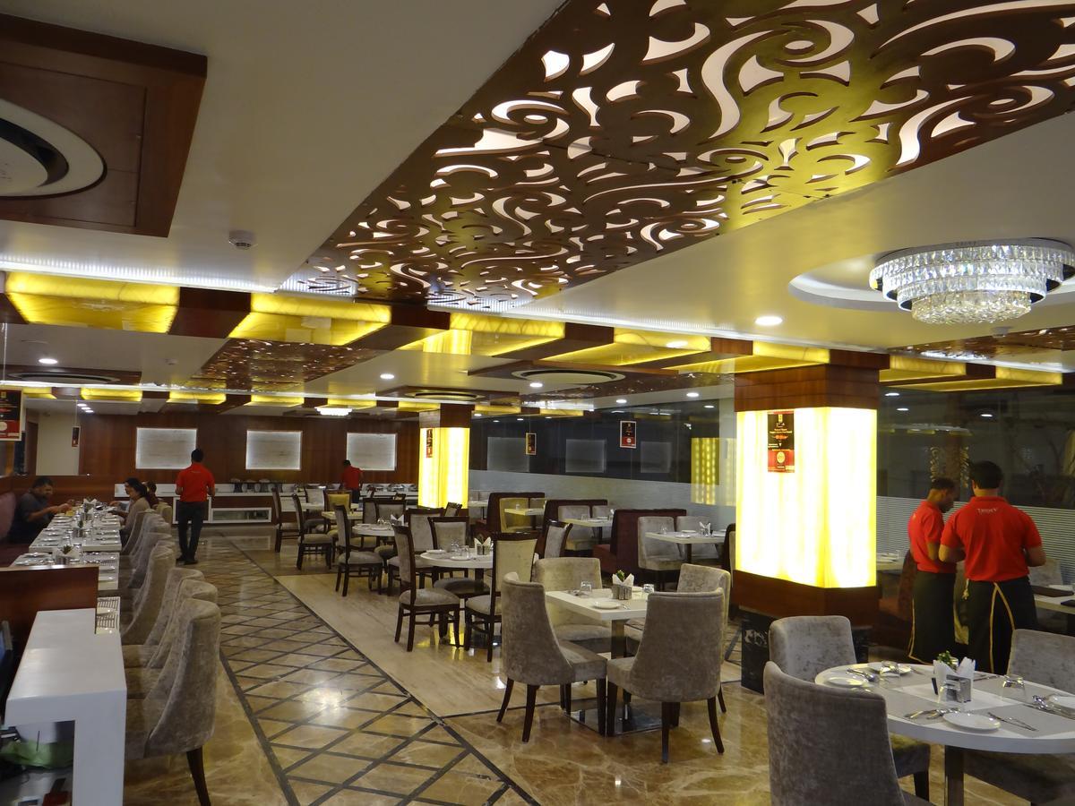 Hotel Tridev Varanasi Exterior photo