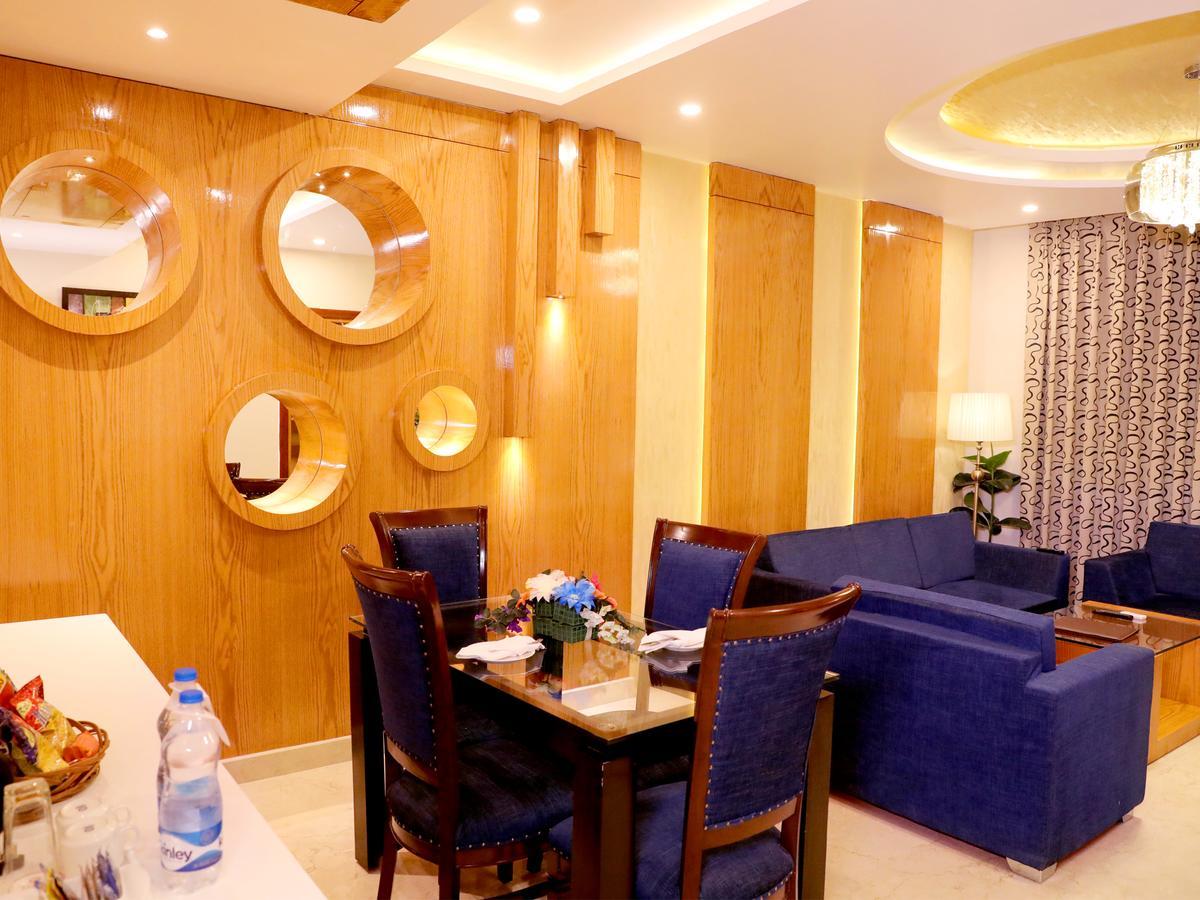 Hotel Tridev Varanasi Exterior photo