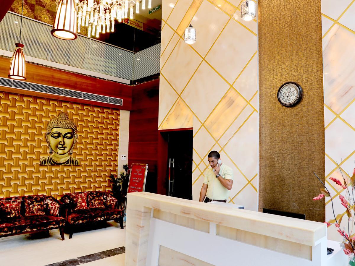 Hotel Tridev Varanasi Exterior photo