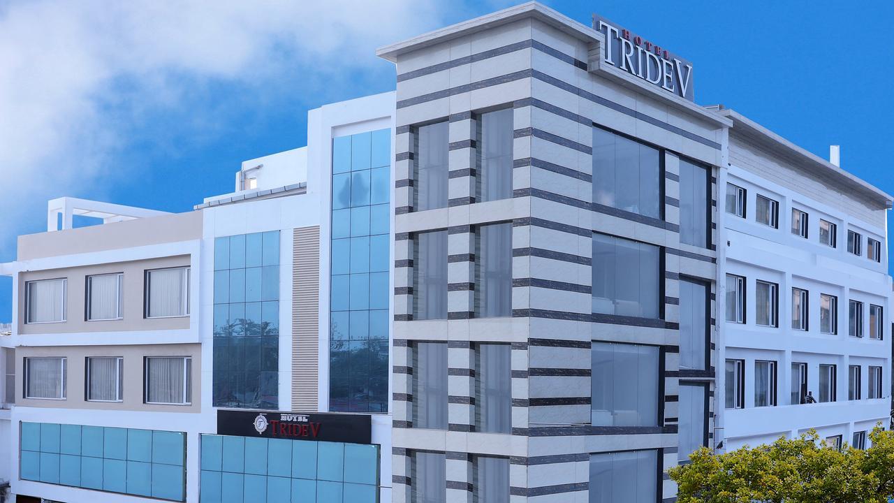 Hotel Tridev Varanasi Exterior photo