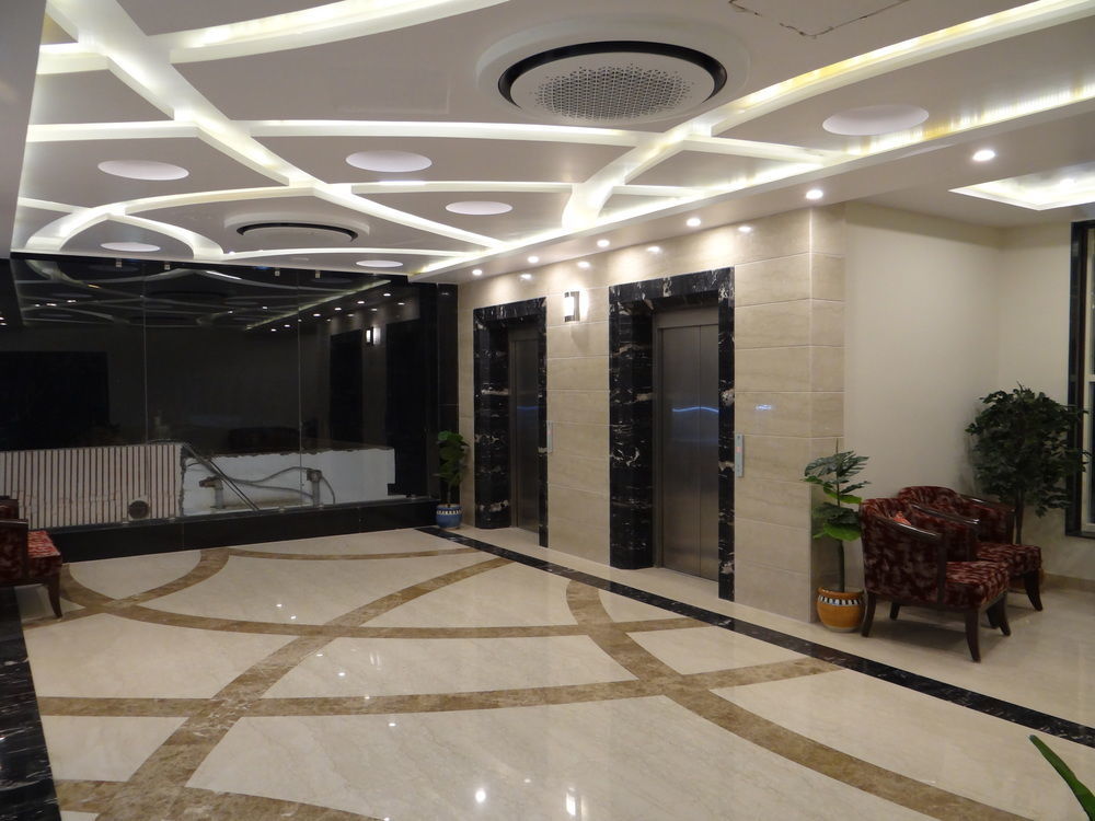 Hotel Tridev Varanasi Exterior photo