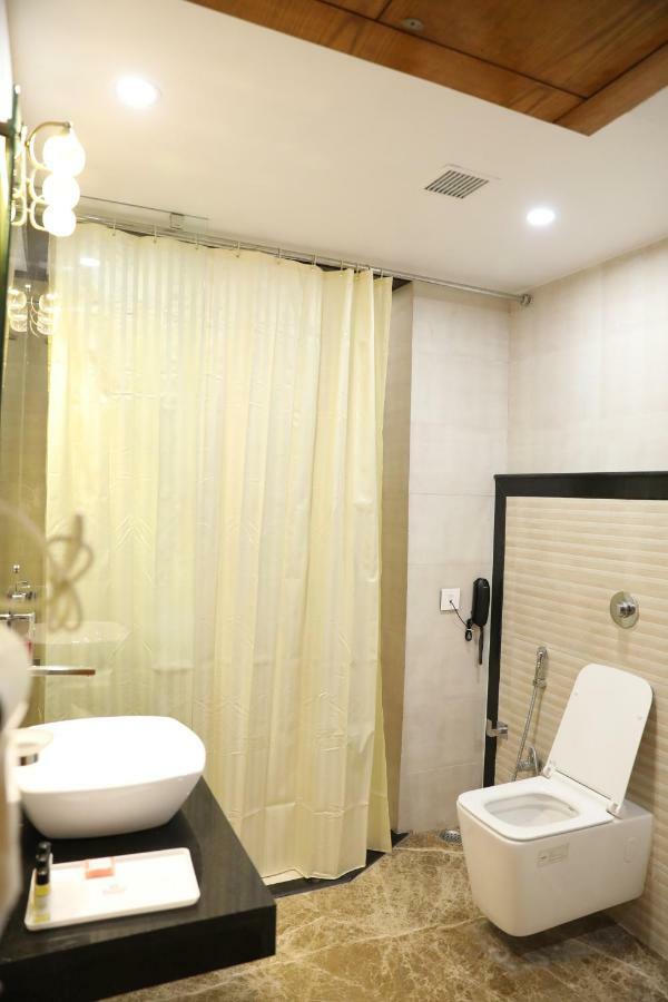 Hotel Tridev Varanasi Exterior photo